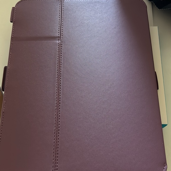 Speck - balance folio - iPad 10.9” (2022) - Picture 4 of 6